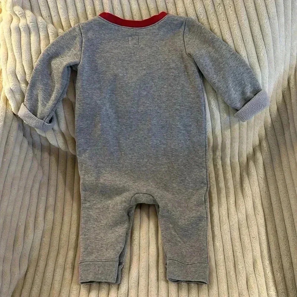 GAP - plush lined sleeper/one  piece snowman outfit. Size 6-12 months - Picture 4 of 4